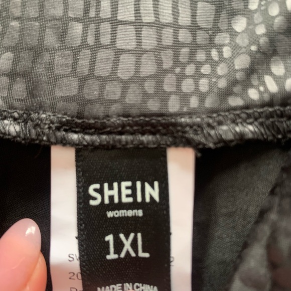 SHEIN leggings - Picture 2 of 2